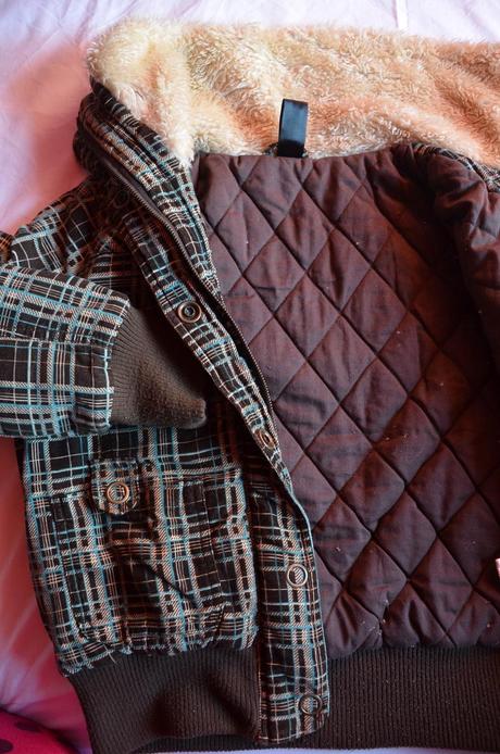 Bunda s poštou, gate,s