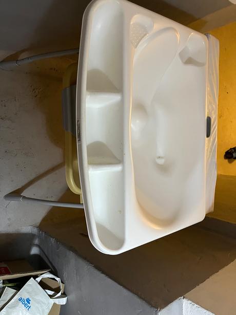 Prebaľovací pultik s vaničkou cam, 