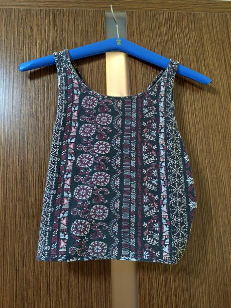 Pekny top so zaujimavym vzorom, stav ako na fotke,, terranova,m