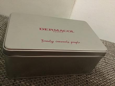 Plechovka dermacol,