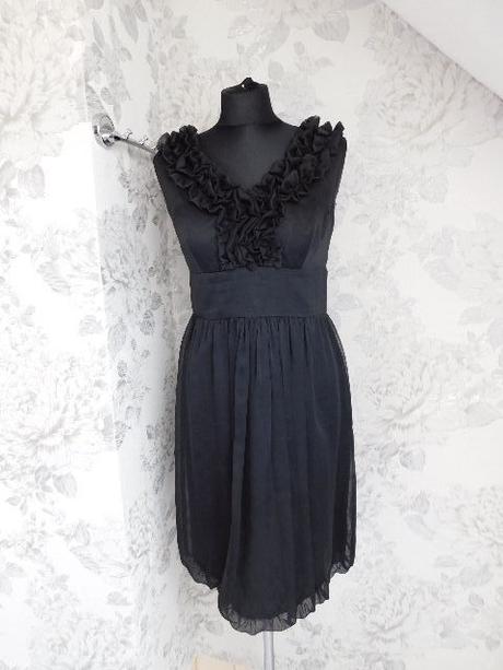 Kvalitne velmi pekne saty na slavnost, 38