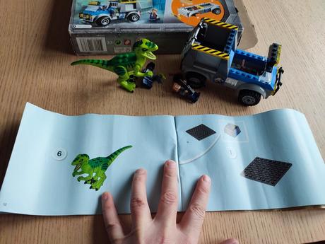 Lego juniors 10757- raptor a záchranárske vozidlo, 