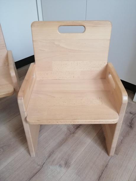 Montessori stolík s 2 stoličkami masív,