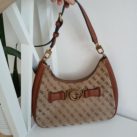 Kabelka cez plece guess, guess