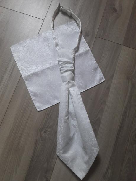 Kravata s vreckovkou, 