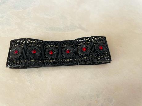 Čipkovaný náramok s kamienkami, 