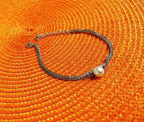Jemný náramok s perličkou, 
