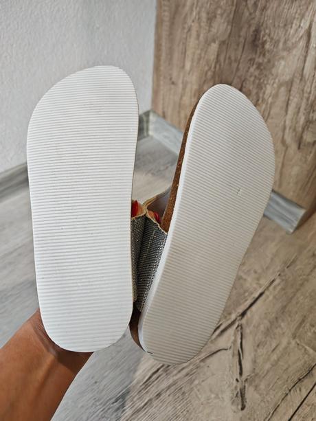 Dievčenské šľapky, 34