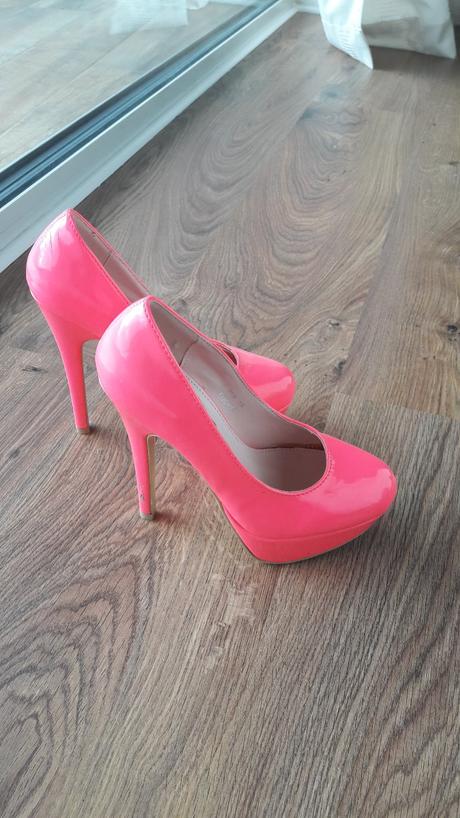Neonovo ruzove lodicky, 36