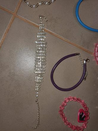 Strasovany náramok,