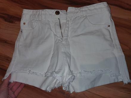 Nádherné biele kratasy 152/158, stradivarius,158