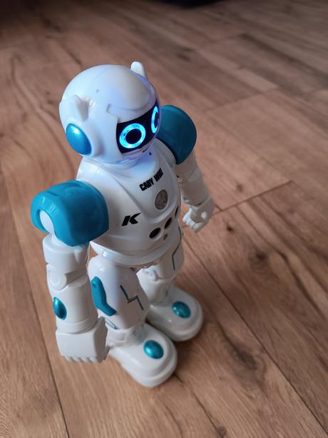 Inteligentný robot pre deti,