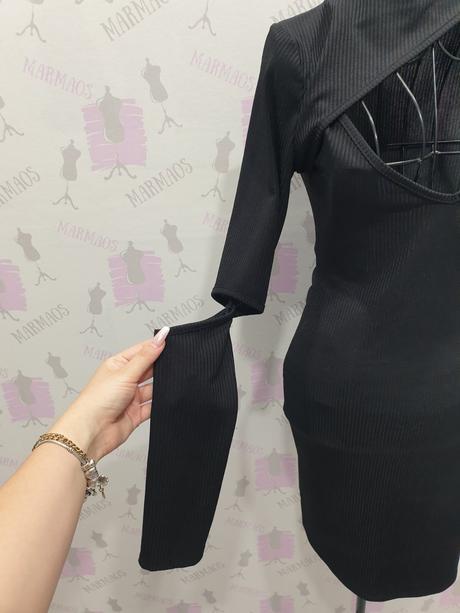 Čierne šaty s výrezmi s/m, s