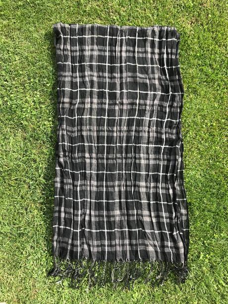 Krásny čierny kockovaný šál, 