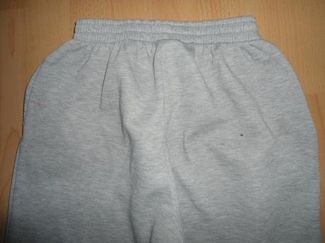 Sive chlapcenske teplaky, 146