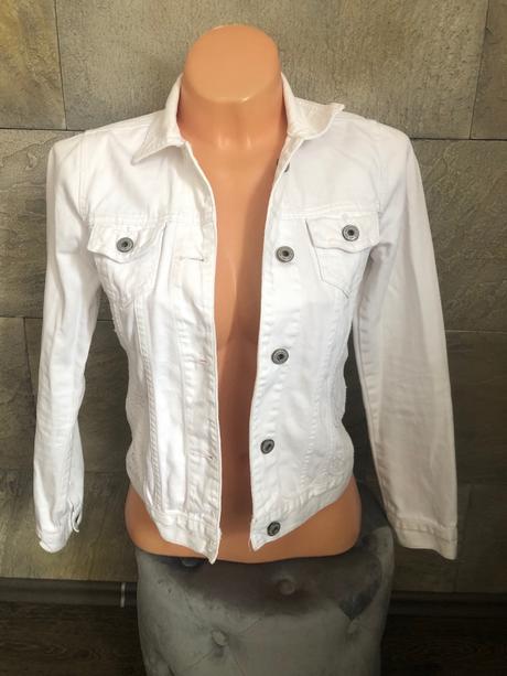 Abercrombie &fitch 16 r. sedí na s, abercrombie&fitch,s