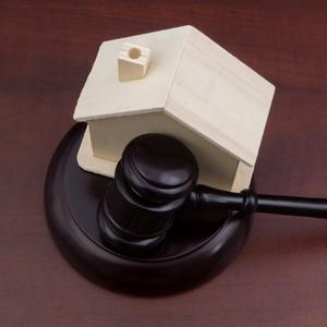 Ako zabezpečiť bývanie pri rozvode, keď majetok patrí manželovi?