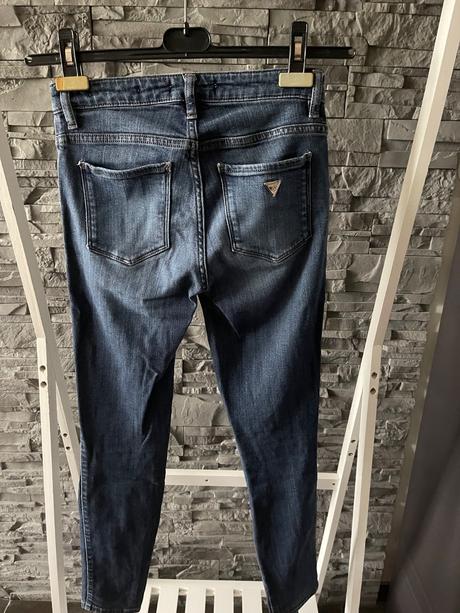 Guess v.25 pas 66 v klude, guess,s