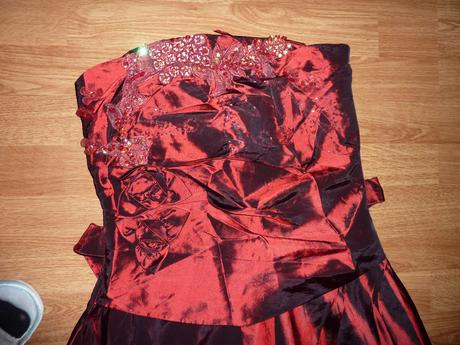 Spoločenské šaty, l