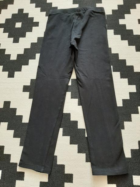 Praktické teplejšie čierne legínky hm 8-9r., h&m,134