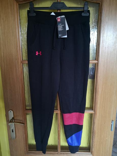 Under armour dievčesnké tepláky veľkosť 12-13 rok, under armour,152 / 158