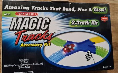Magic tracks autodráha 2 sady + 2 autá,