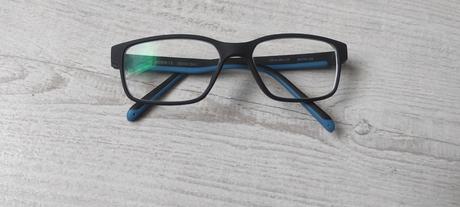 Rám na okuliare, pravé oko -0,75, ľavé -1, 