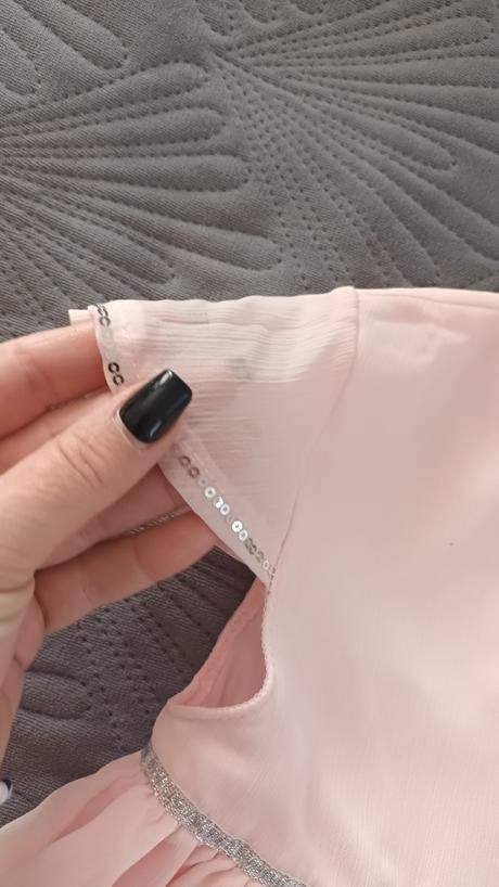 Ružové šatôčky so striebornými prvkami, 134