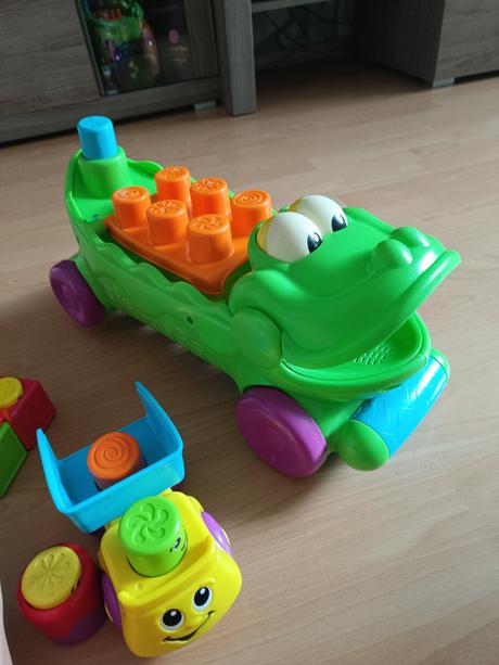 Krokodíl, autíčko,