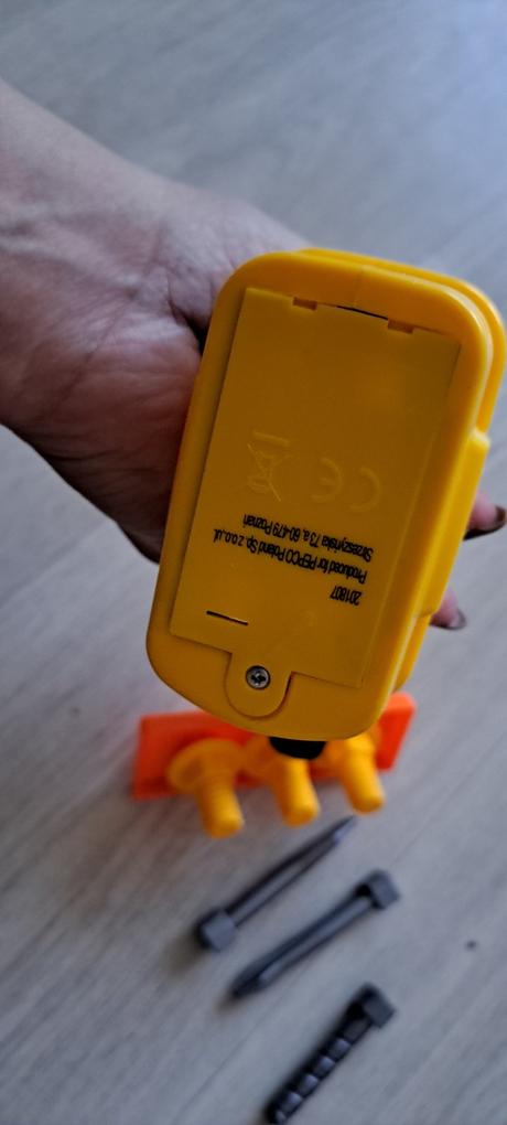 Skrutkovač so skrutkami,