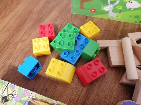 Drevená krabica s hrami,