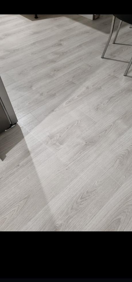 Nová laminátová podlaha, 