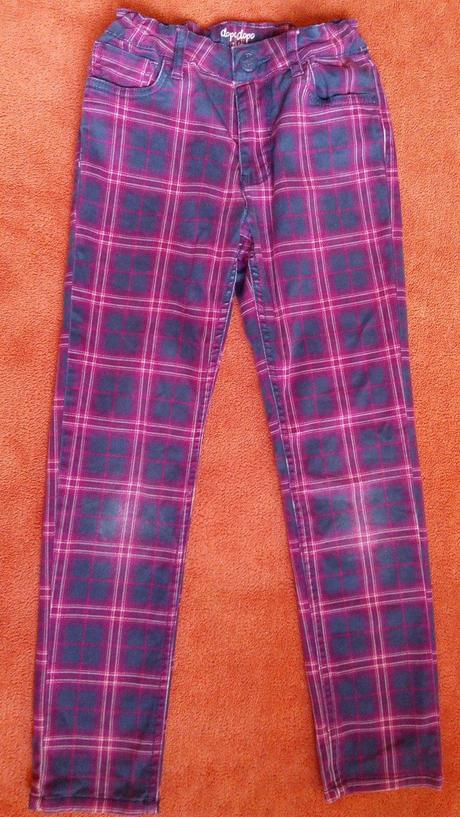 Dvoje kárované rifle, asi na 7-8 r., spolu len, 122