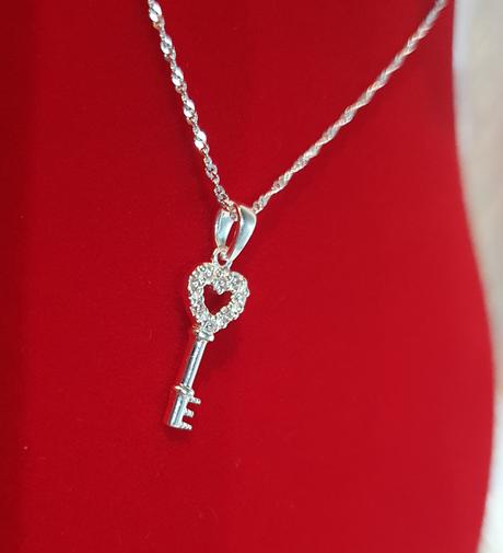 Strieborná retiazka s kľúčikom,