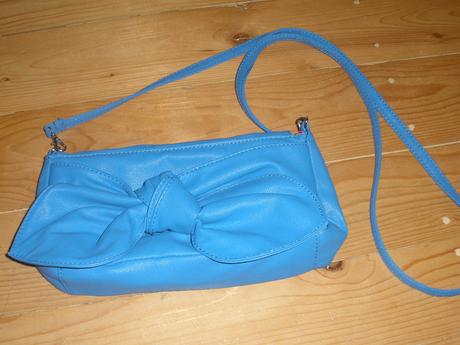 Modrá kabelka, 