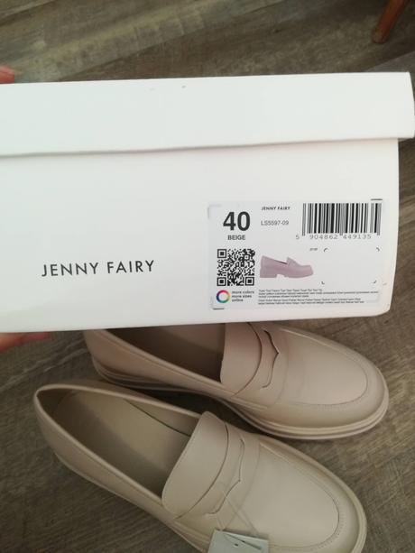 Bežove mokasiny, 40