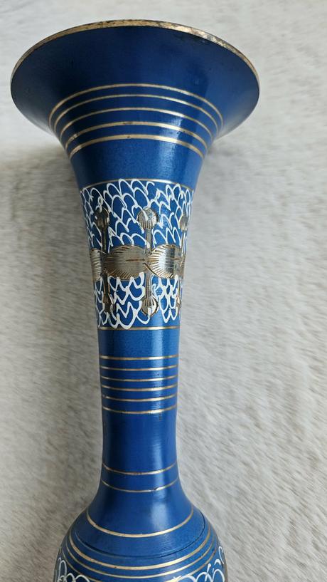 Elegantná modrá kovová váza s orientálnym vzorom,, 