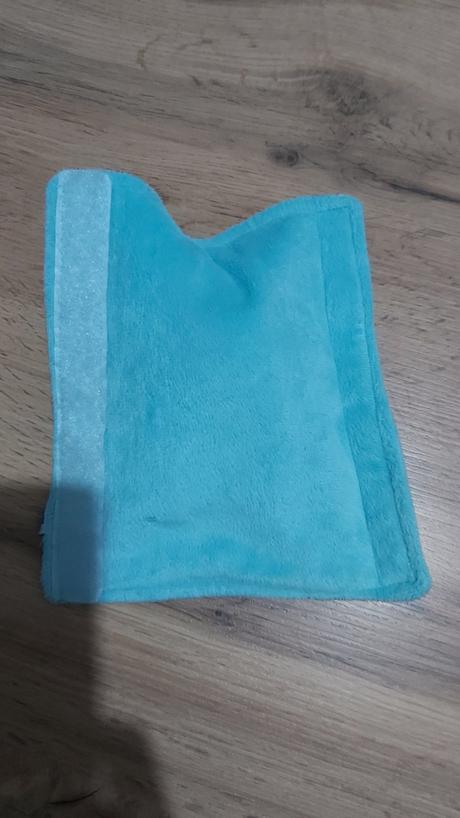 Hracka na pas v aute, 