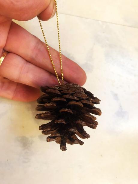 Naturálne ozdoby/šišky 60 ks, 