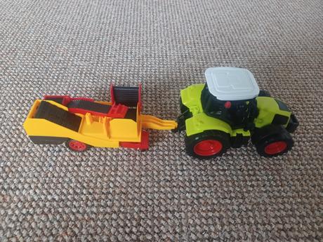 Traktor s vyorávačom zemiakov, 