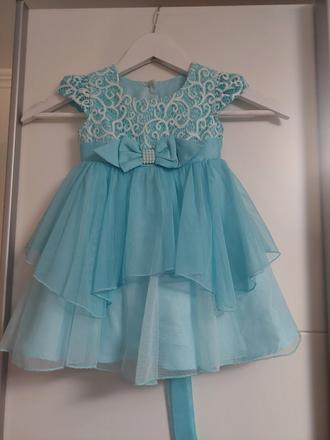 Modré točive šaty, 92