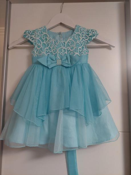 Modré točive šaty, 92