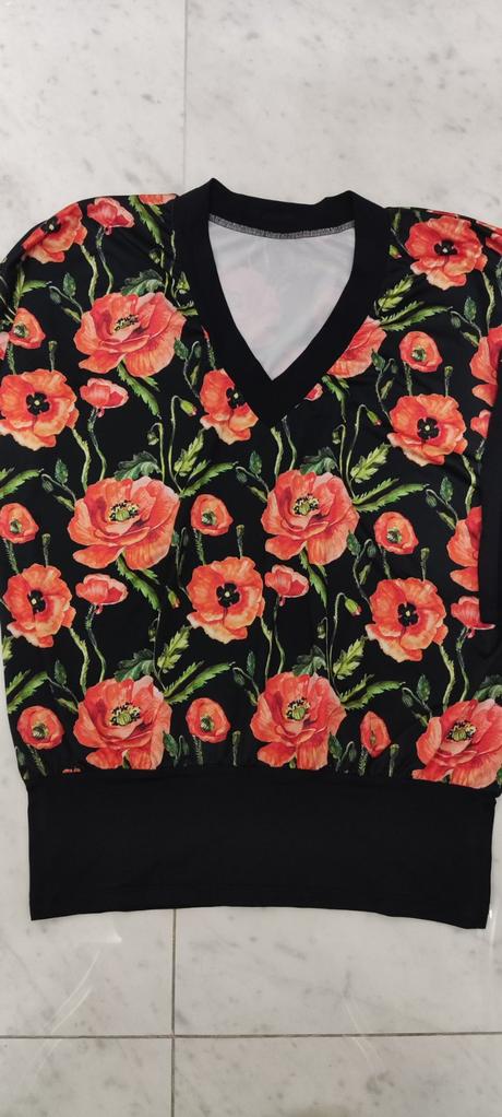 Blúzka s makmi voľného strihu,