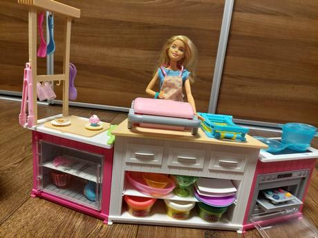 Barbie kuchynka + práčka a žehlička,
