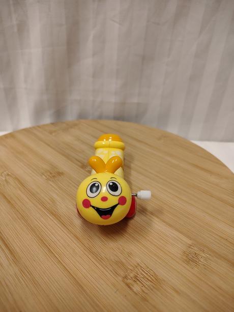 Žltá naťahovacia húsenica, červík, 13 cm,