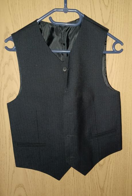 Chlapčenský oblek, 146