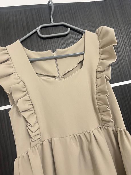 Šaty béžové s volánmi, xs