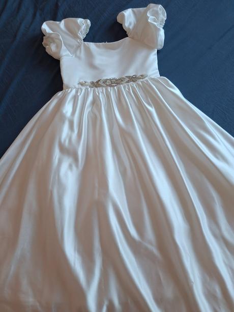 Šaty na 1.sv prijimanie, 152