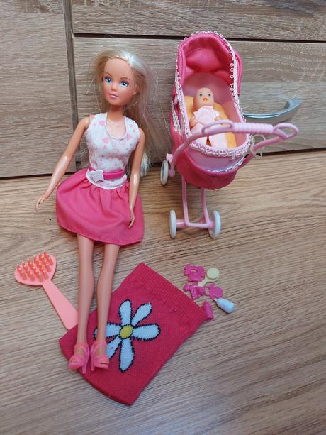 Bábika s kočíkom, 