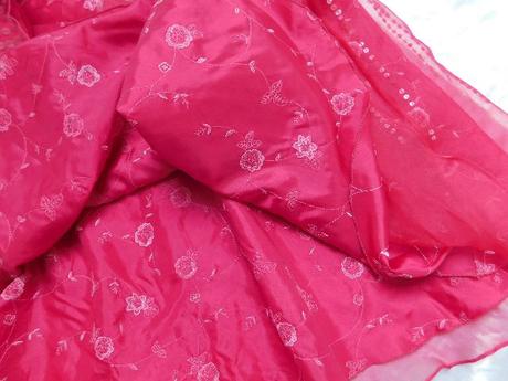 Luxusna velmi pekna hodvabna sukna, 38